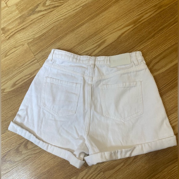MISGUIDED White high waist shorts size small //4 EUC - Picture 3 of 14